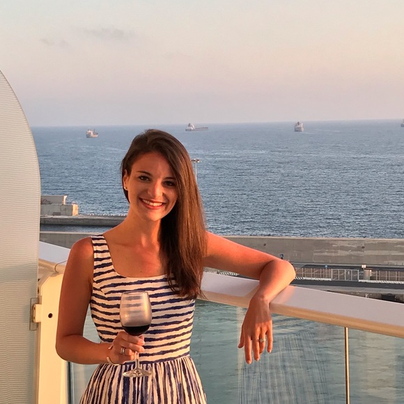 Meet your Posher, Carla - Picture 2 of 2